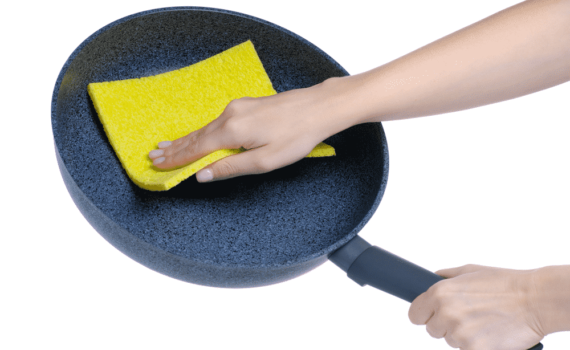 How To Clean Cast iron Pan