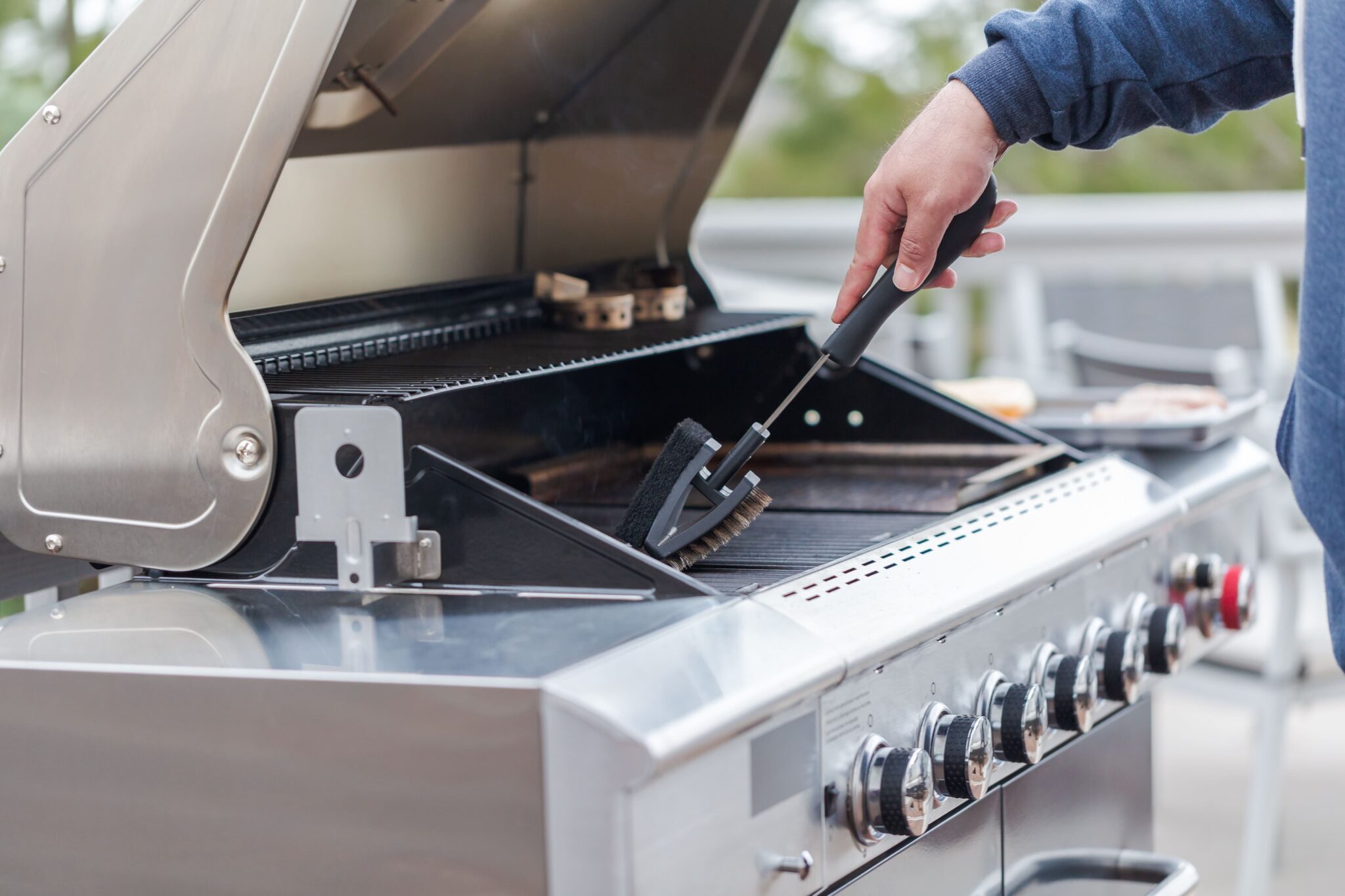 how to clean gas grill